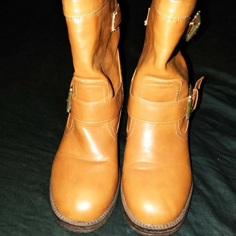 Boots - Picture 2 of 5